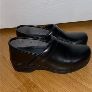 Dansko XP Black Clogs size 39